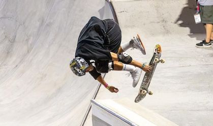 Dobradinha: Augusto Akio é campeão mundial de skate park, e Pedro Barros é prata