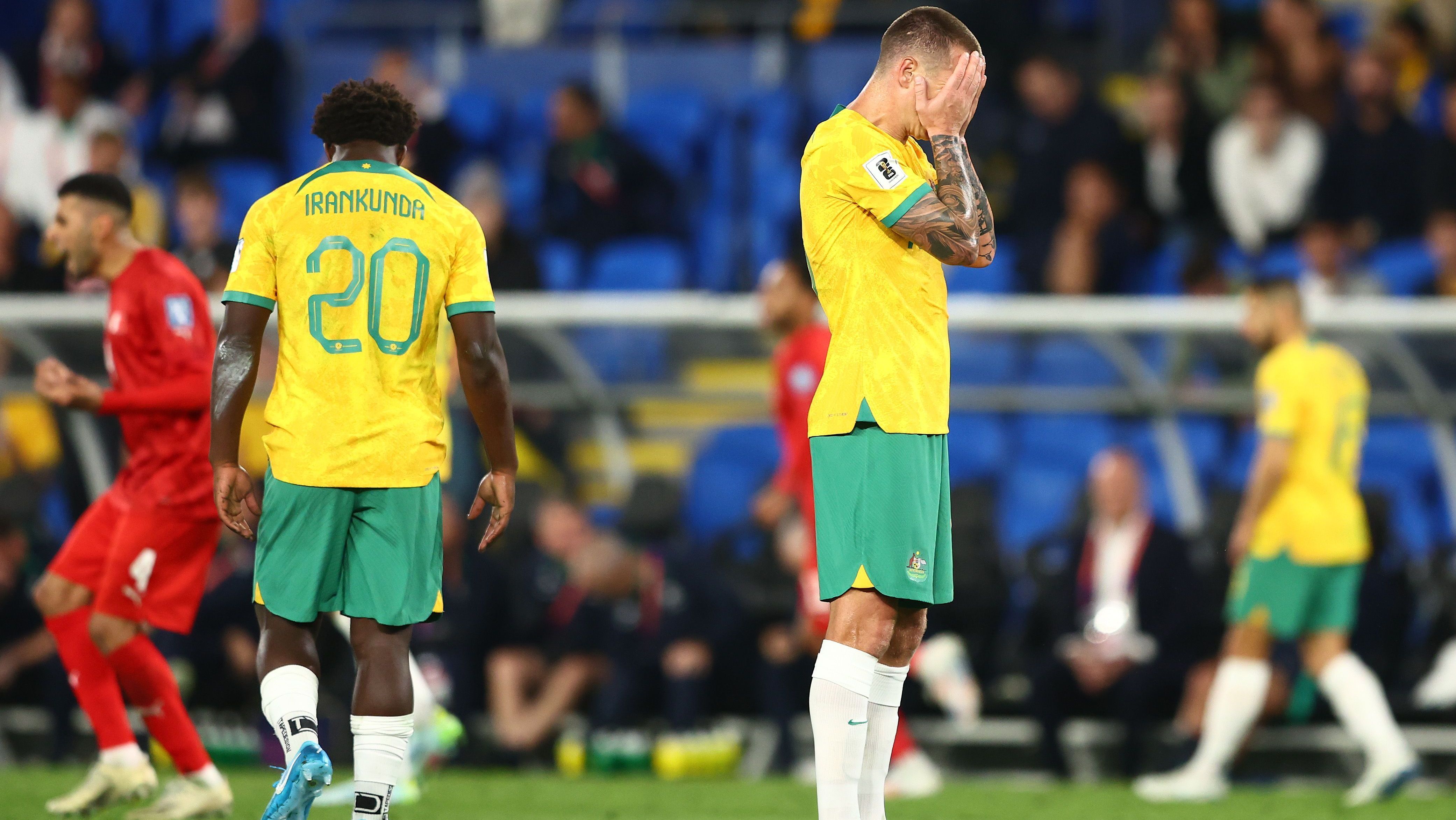 Mitchell Duke, da Austrália, mostra decepção com derrota em casa para o Bahrein