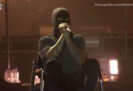 Rock in Rio: vocalista do Avenged Sevenfold inicia show em cadeira de rodas