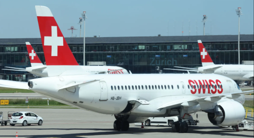 Companhia aérea Swiss reforma avião após assentos serem mais pesados do que o esperado •