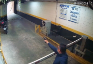 Câmeras gravam tiroteio no estacionamento de faculdade de SP; veja