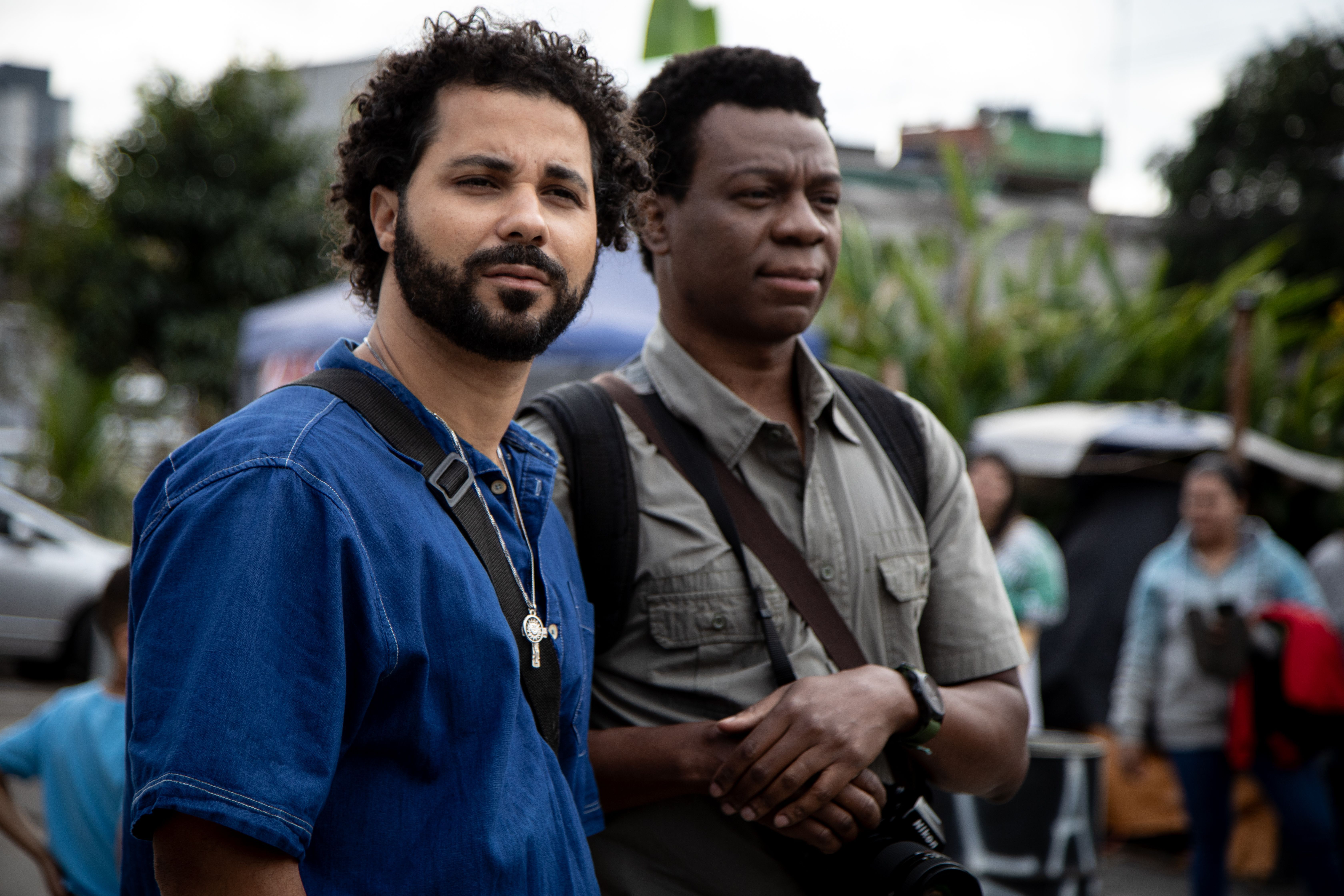 Edson Oliveira (Barbantinho) e Alexandre Rodrigues (Buscapé) em "Cidade de Deus: A Luta Não Para" • Divulgação/Renato Nascimento