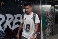 Atlético-MG confirma lesão no joelho de Bernard e define tratamento