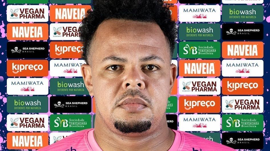 Atacante Bill é anunciado pelo Laguna SAF, primeiro clube vegano do Brasil