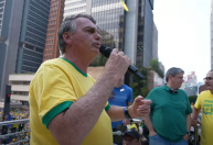 Bolsonaro chama Moraes de "ditador" e pede que Senado coloque freio no ministro do STF durante ato em SP