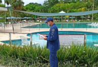 Idoso morre praticando surfe em piscina de onda artificiais em SC