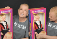 Boneca da Xuxa volta após 27 anos e esgota em um dia