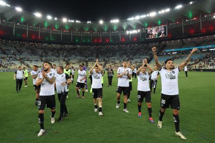Jogadores do Botafogo celebram vitória sobre o Fluminense no último sábado