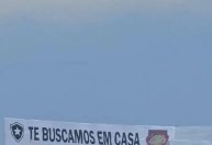 Torcida do Botafogo provoca São Paulo com cartaz em avião