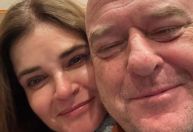 Atores de Hank e Marie em "Breaking Bad" se reúnem: "Eu amo esta mulher"