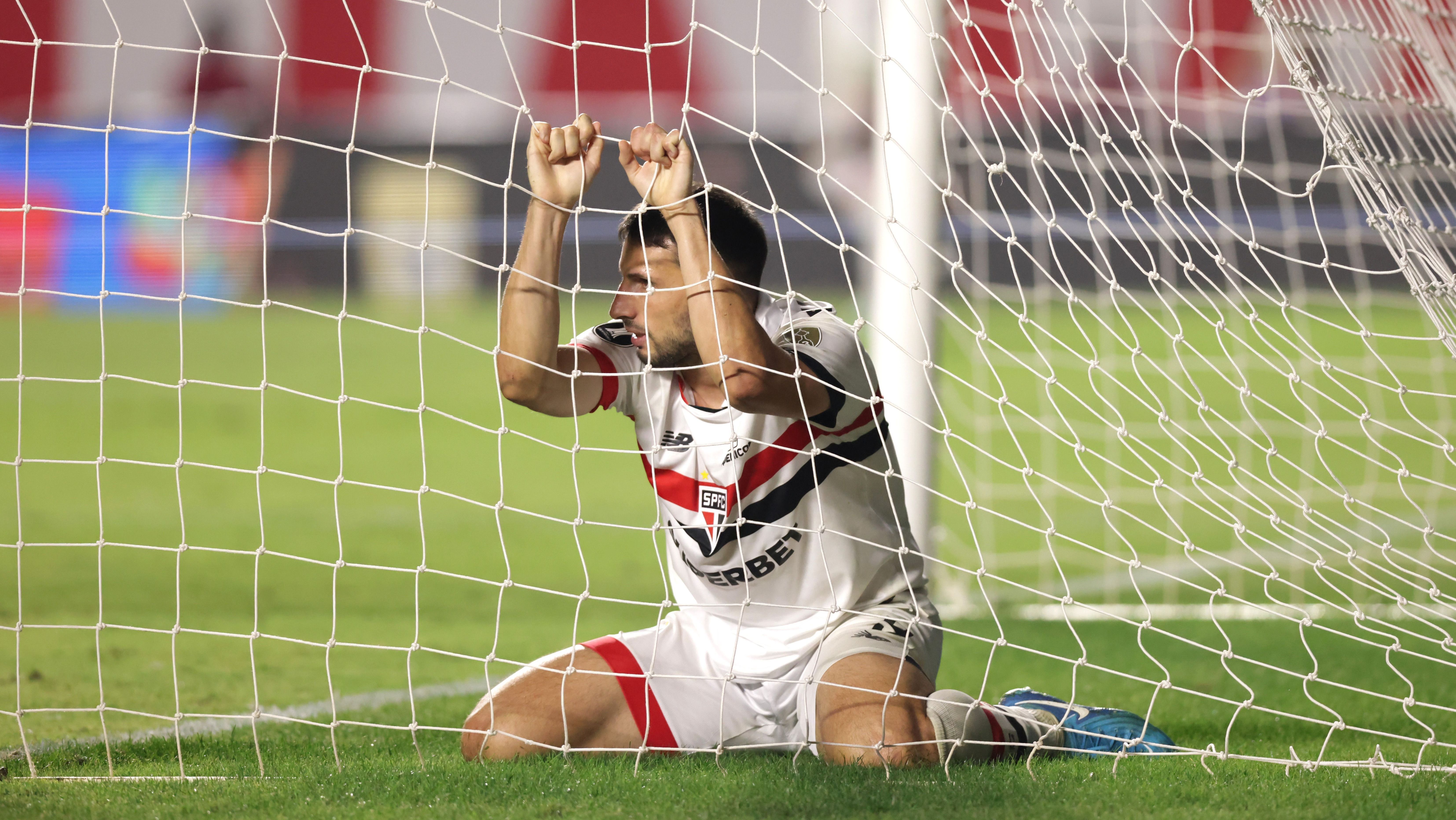 Calleri chamou a responsabilidade pela eliminação do São Paulo na Sul-Americana