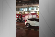 Bombeiros combatem chamas no Edifício Andraus, palco de grande incêndio em 1972