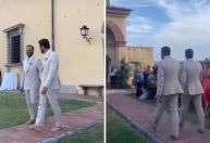 Marco Pigossi se casa com cineasta Marco Calvani na Itália