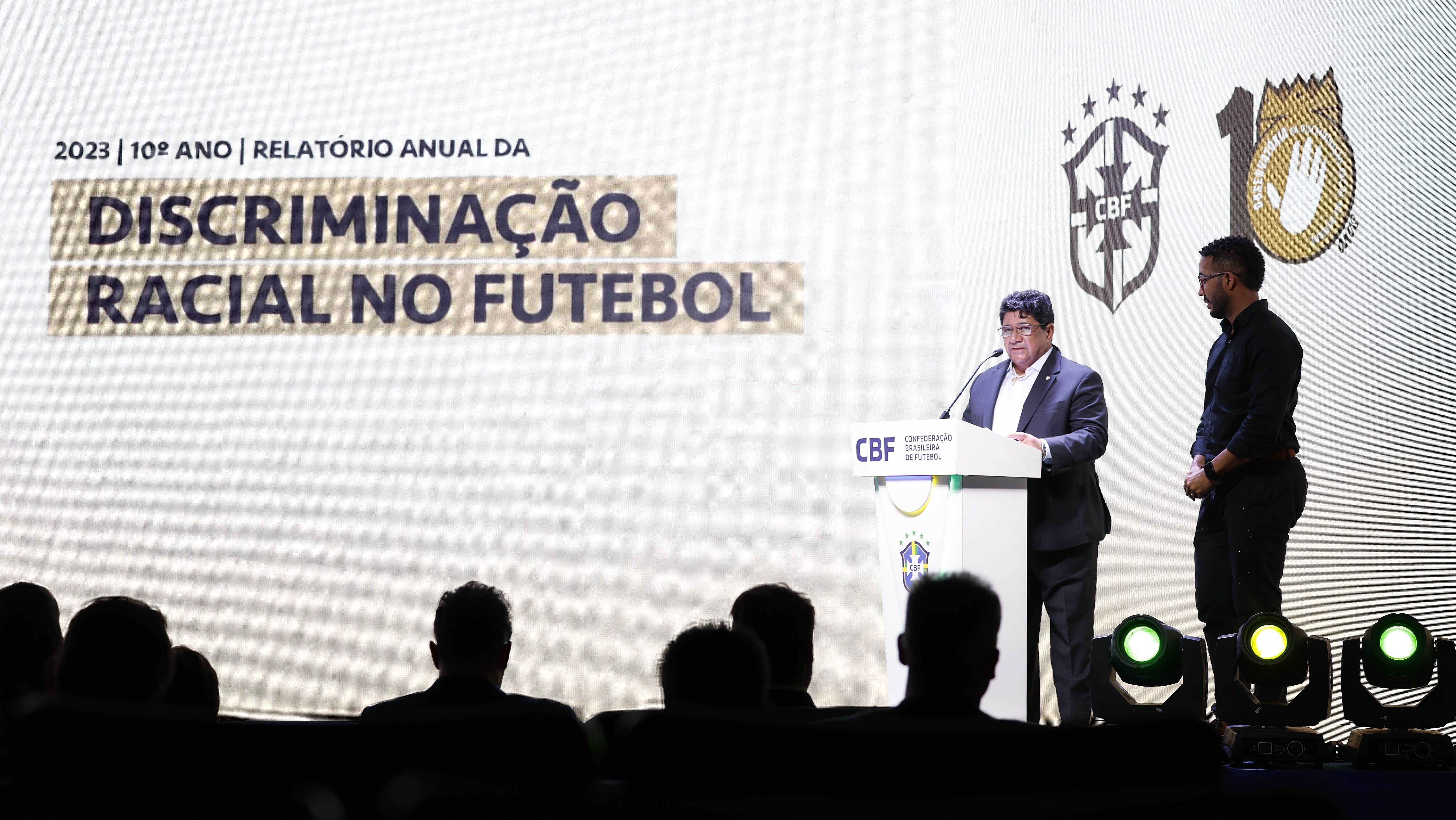 Casos de racismo aumentaram no futebol brasileiro; veja relatório | CNN ...