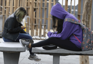 Entenda o projeto de lei para banir celulares em escolas