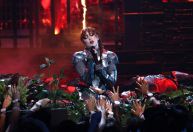 Maquiador de Chappell Roan dá detalhes sobre look medieval da cantora no VMA
