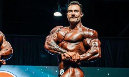 Chris Bumstead é pentacampeão do Mr. Olympia na categoria Classic Physique