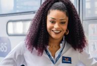 Juliana Alves se inspirou em motorista de ônibus real para “Volta Por Cima”