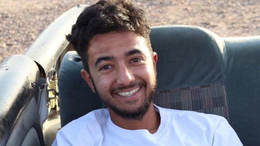Hersh Goldberg-Polin, 23, foi levado sob a mira de uma arma por militantes do Hamas no festival de música Nova. • Cortesia da família Goldberg-Polin via CNN Newsource