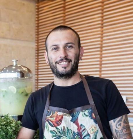 Alexander Lobanov, 32, trabalhava como gerente de bar quando foi sequestrado no festival de música Nova, onde trabalhava como gerente de bar. • Fórum de famílias de reféns via CNN Newsource