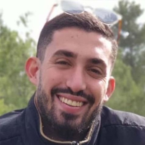 Ori Danino, 25, foi sequestrado do festival de música Nova enquanto dirigia de volta para ajudar outros a escapar. • Fórum de famílias de reféns via CNN Newsource