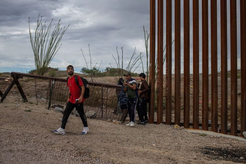 Fronteira dos EUA com o México, no Arizona • Adrees Latif/REUTERS/REUTERS via CNN Newsource