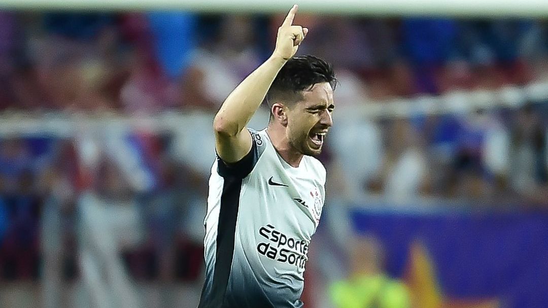 Coronado marcou golaço em vitória do Corinthians contra o Fortaleza pela Sul-Americana