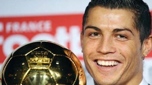 Cristiano Ronaldo comemora primeira Bola de Ouro em 2008
