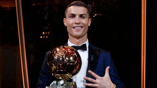 Cristiano Ronaldo com a Bola de Ouro em 2017