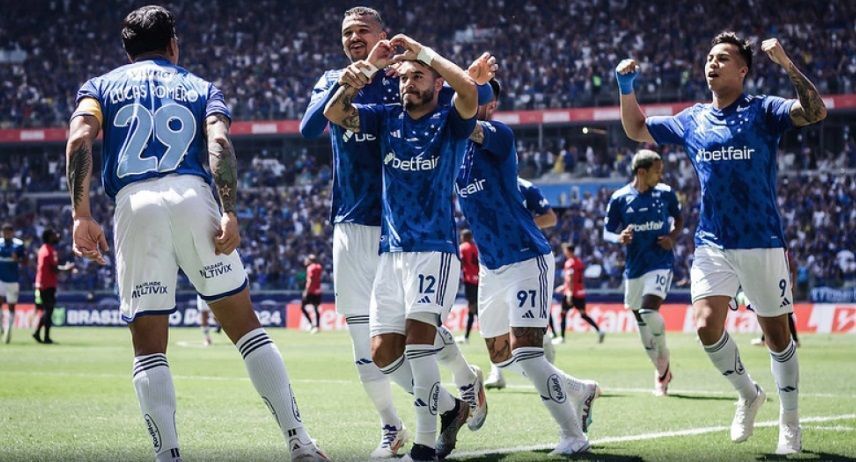 Cruzeiro vence Atlético-GO no Mineirão