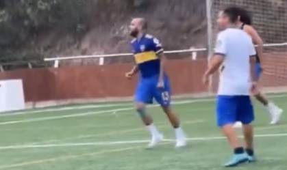 Condenado por estupro, Daniel Alves curte liberdade provisória com futebol