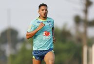 Danilo pede desculpa por discussão com torcedor da Seleção: "Tem direito de criticar"