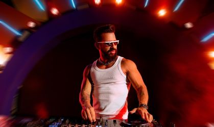 Dennis leva o funk para o Espaço Favela neste sábado (14)