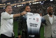 Memphis Depay é apresentado à torcida do Corinthians na Neo Química Arena