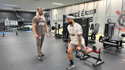 Memphis Depay fez os primeiros trabalhos com a camisa do Corinthains