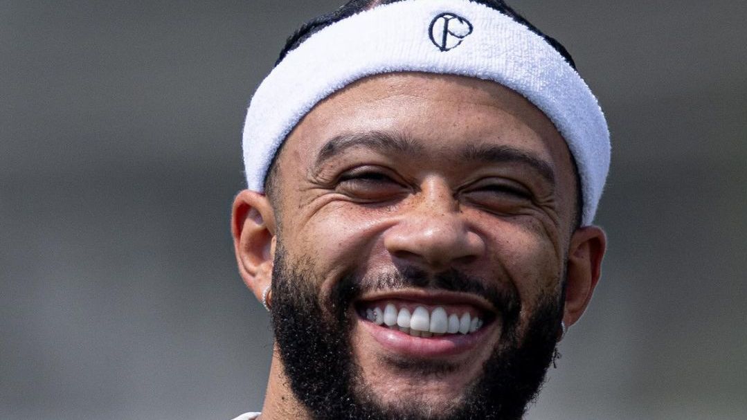 Memphis Depay deve fazer seu primeiro jogo pelo Timão contra o Atlético-GO