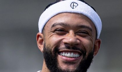 Veja os bastidores da estreia de Memphis Depay no Corinthians