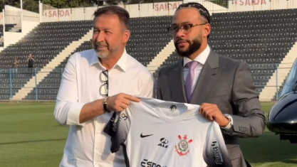 Depay tem contrato com o Timão até julho de 2026