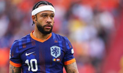Técnico da Holanda reage a acerto de Depay com Corinthians: "Fica muito longe"