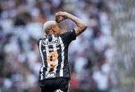 Pênalti perdido, gol e desculpas: Deyverson é o cara da goleada do Atlético-MG