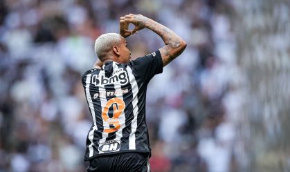 Pênalti perdido, gol e desculpas: Deyverson é o cara da goleada do Atlético-MG
