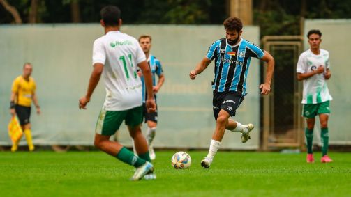 Diego Costa antes de ser expulso em Juventude 1 x 0 Grêmio pela Copa FGF, que o Tricolor disputa com o time sub-20