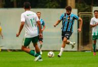 Diego Costa briga e é expulso em jogo do Grêmio sub-20; veja