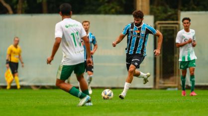 Diego Costa antes de ser expulso em Juventude 1 x 0 Grêmio pela Copa FGF, que o Tricolor disputa com o time sub-20