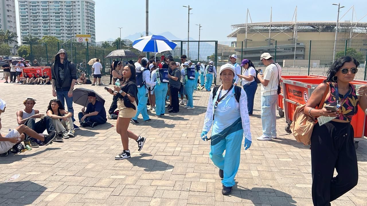 distribuicao-de-agua-na-fila-do-rock-in-rio