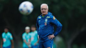 Dorival Junior em treino da Seleção Brasileira