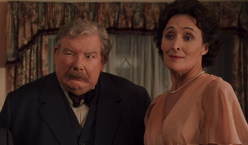 Richard Griffiths e Fiona Shaw como Valter e Petunia Dursley em "Harry Potter" • Divulgação