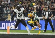Após crítica de LeBron, atletas da NFL defendem gramado da Neo Química Arena