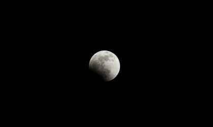 Como observar o eclipse parcial da Superlua nesta terça (17)?
