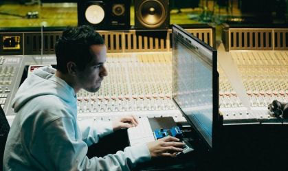 Quem é Edgar Barrera, nome com mais indicações no Grammy Latino 2024